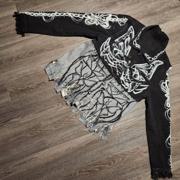 One-of-a-kind handmade grunge / punk shredded butterfly painted denim jacket - Picture 9 of 12
